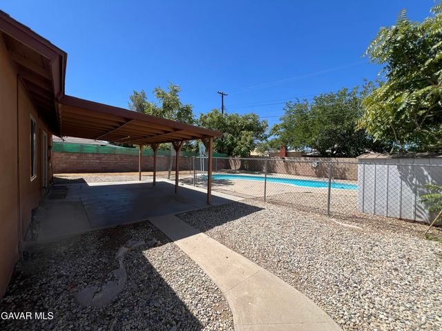 38609 32nd Street East, Palmdale, CA 93550