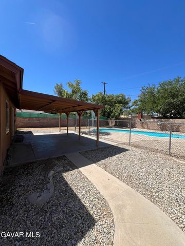 38609 32nd Street East, Palmdale, CA 93550