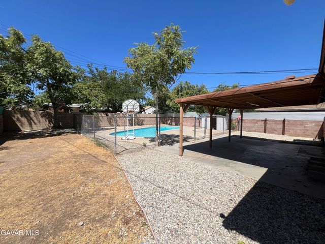 38609 32nd Street East, Palmdale, CA 93550