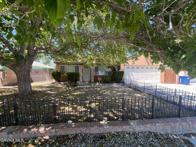 38609 32nd Street East, Palmdale, CA 93550