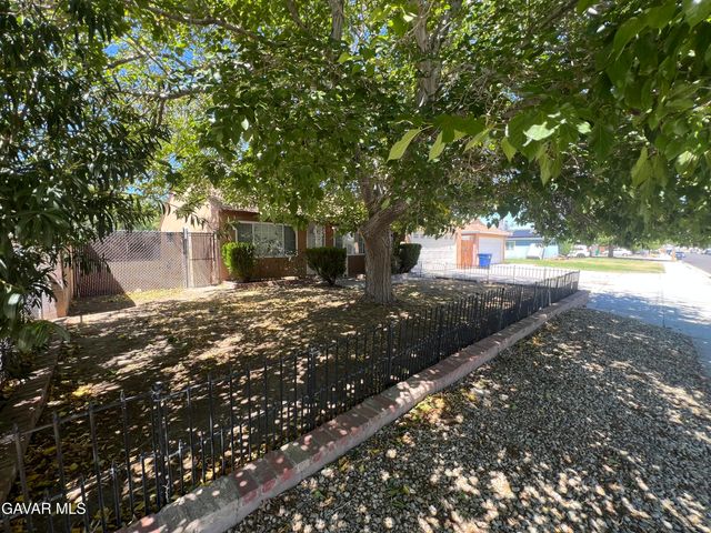 38609 32nd Street East, Palmdale, CA 93550