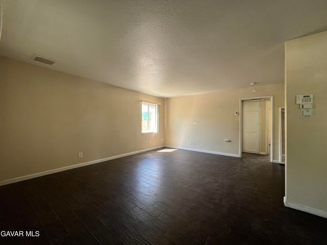 38609 32nd Street East, Palmdale, CA 93550