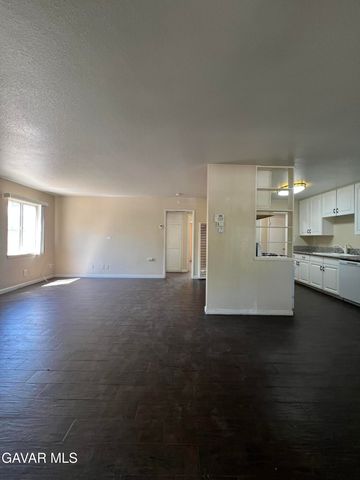 38609 32nd Street East, Palmdale, CA 93550