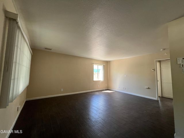 38609 32nd Street East, Palmdale, CA 93550