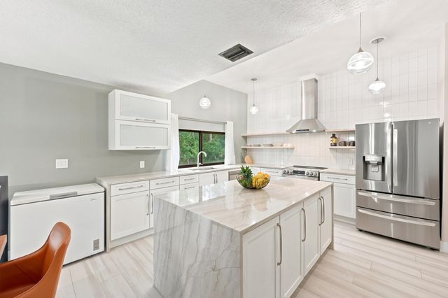 15590 61st Place N, Loxahatchee, FL 33470