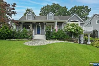 211 Spruce Street, Midland Park, NJ 07432