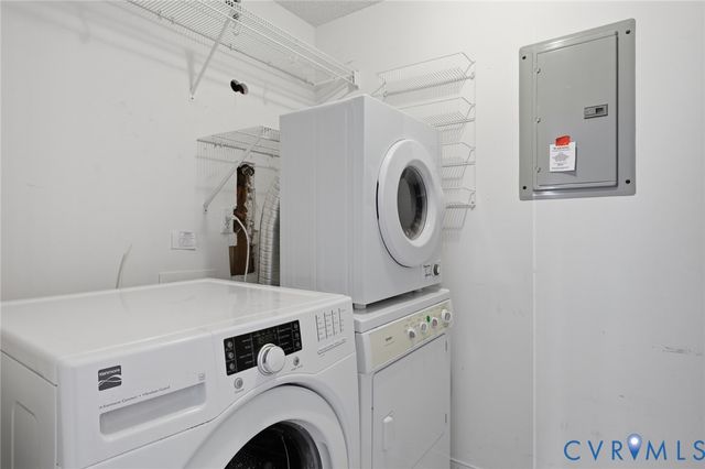 4642 Twin Hickory Lake Dr, Glen Allen, VA 23059