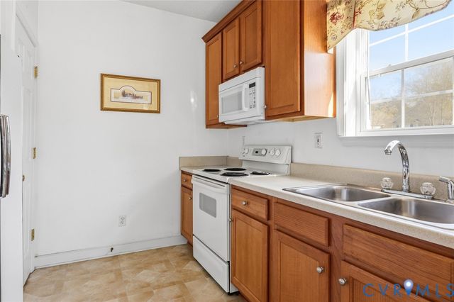 4642 Twin Hickory Lake Dr, Glen Allen, VA 23059