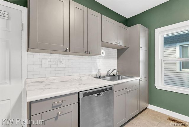 1624 15th Street, Port Huron, MI 48060