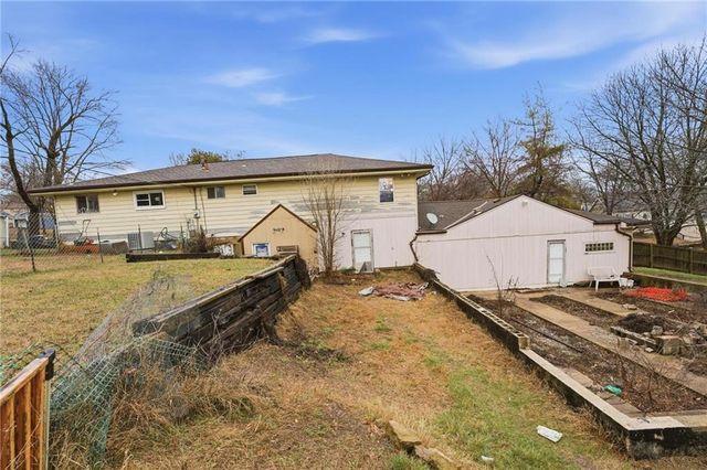 3738 Ditzler Avenue, Kansas City, MO 64133