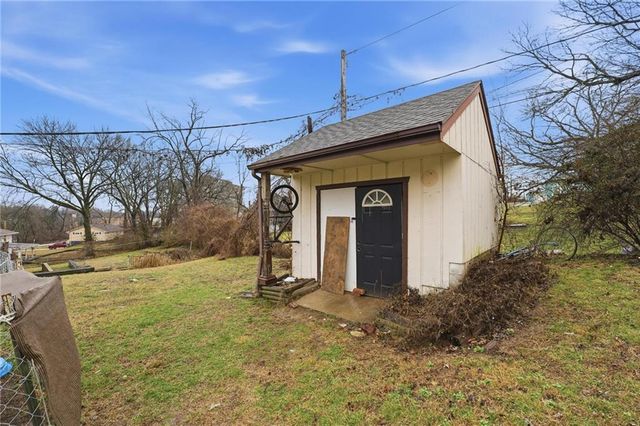 3738 Ditzler Avenue, Kansas City, MO 64133