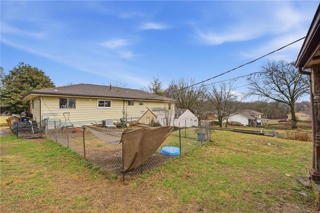 3738 Ditzler Avenue, Kansas City, MO 64133