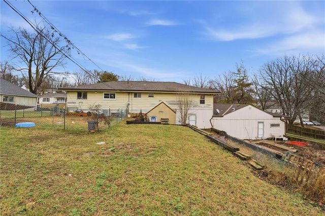 3738 Ditzler Avenue, Kansas City, MO 64133