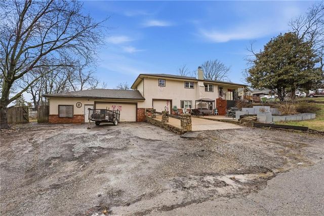 3738 Ditzler Avenue, Kansas City, MO 64133