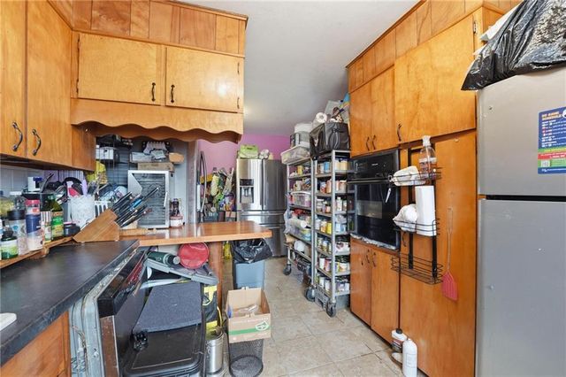 3738 Ditzler Avenue, Kansas City, MO 64133