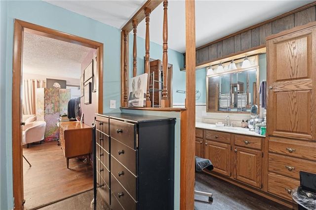 3738 Ditzler Avenue, Kansas City, MO 64133