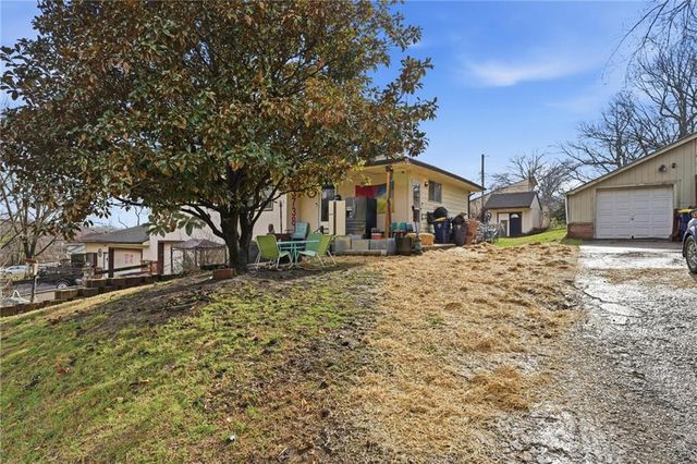 3738 Ditzler Avenue, Kansas City, MO 64133