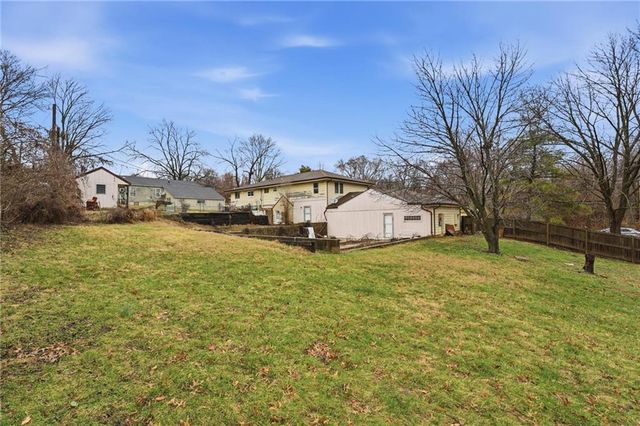 3738 Ditzler Avenue, Kansas City, MO 64133