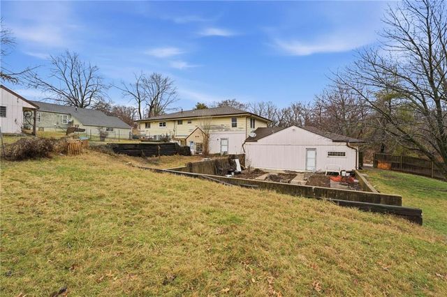 3738 Ditzler Avenue, Kansas City, MO 64133