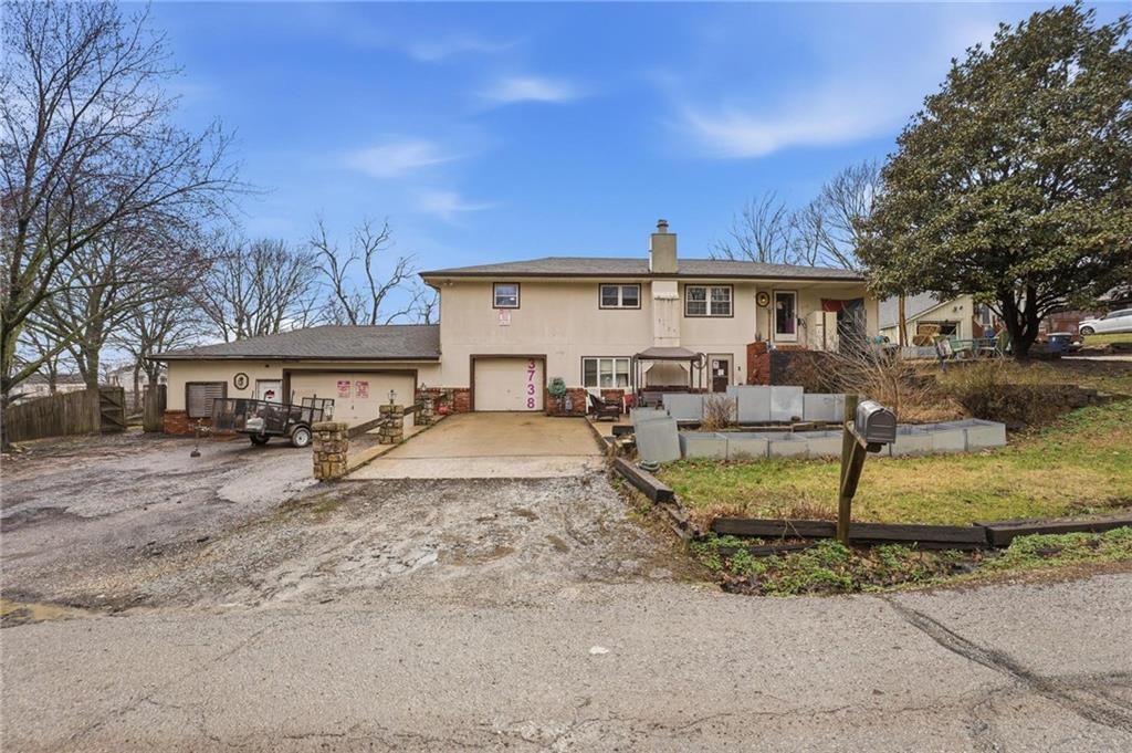 3738 Ditzler Avenue, Kansas City, MO 64133