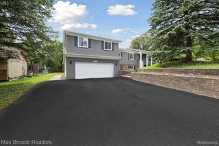 5620 Eastman Boulevard, West Bloomfield, MI 48323