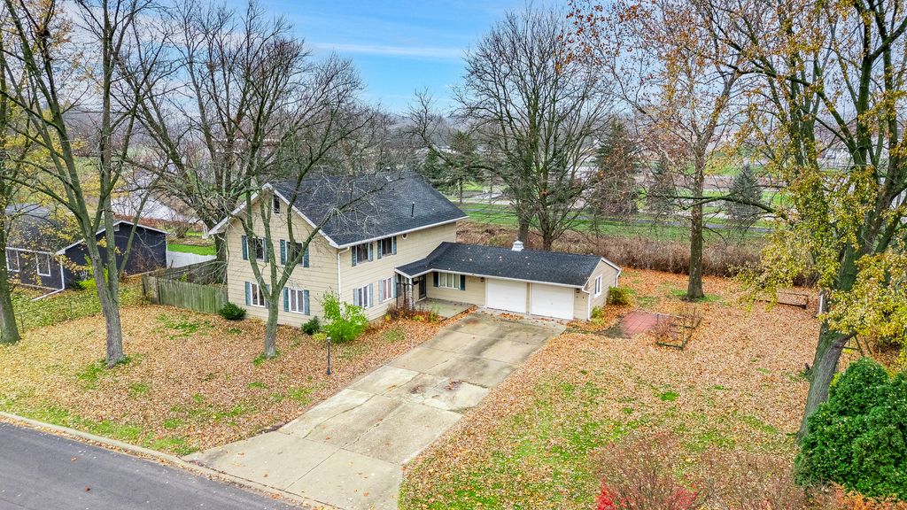 181 Tilton Park Drive, Dekalb, IL 60115