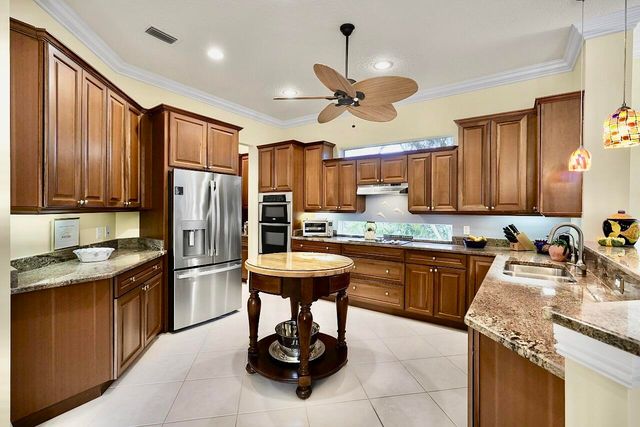 9078 Castle Harbour Circle, Vero Beach, FL 32963