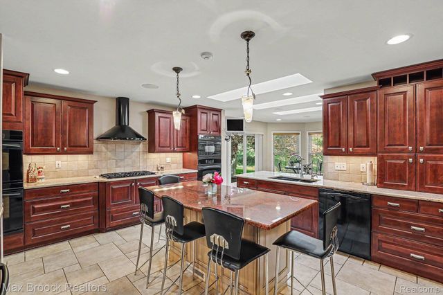 3794 Shellmarr Lane, Bloomfield Hills, MI 48302