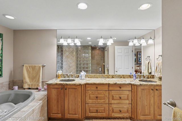 3794 Shellmarr Lane, Bloomfield Hills, MI 48302