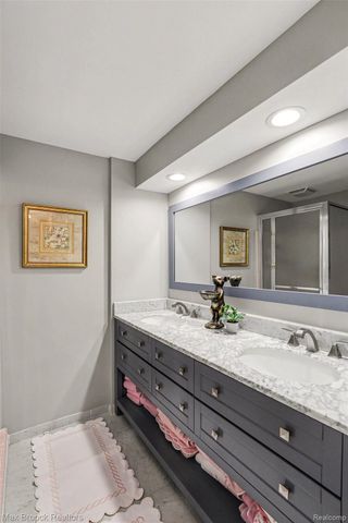 3794 Shellmarr Lane, Bloomfield Hills, MI 48302