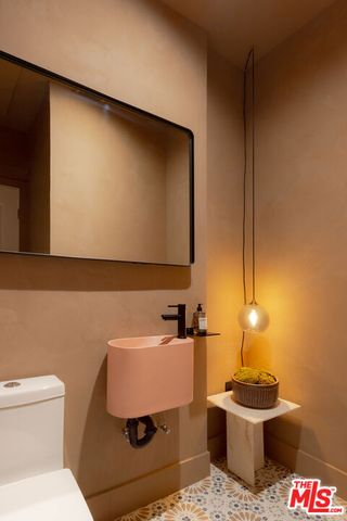 1216 N Virgil Avenue, Los Angeles, CA 90029