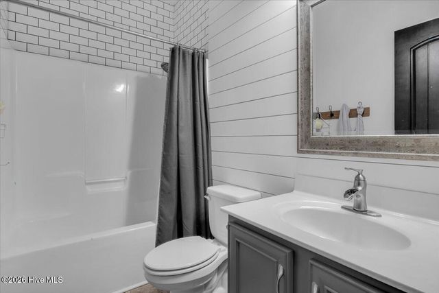 121 Buckhaven Drive, Richlands, NC 28574