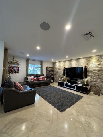 10973 NW 53rd Ln, Doral, FL 33178