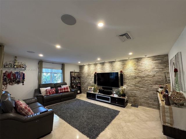 10973 NW 53rd Ln, Doral, FL 33178