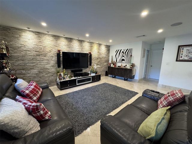 10973 NW 53rd Ln, Doral, FL 33178