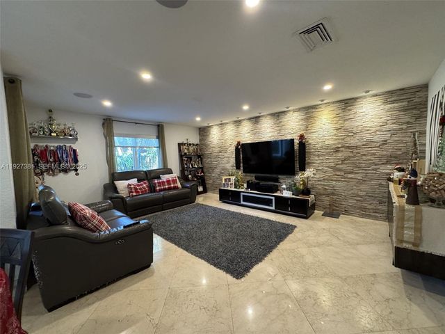 10973 NW 53rd Ln, Doral, FL 33178