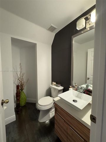 10973 NW 53rd Ln, Doral, FL 33178