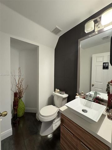 10973 NW 53rd Ln, Doral, FL 33178