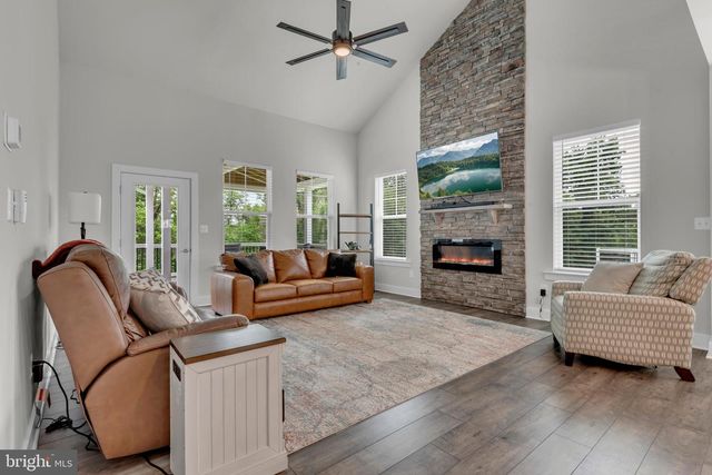 2820 TOWN VIEW CIR, New Windsor, MD 21776