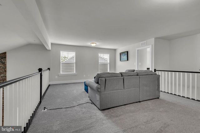 2820 TOWN VIEW CIR, New Windsor, MD 21776