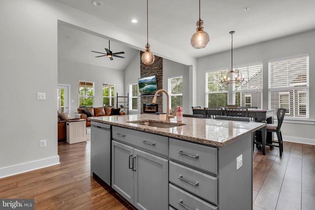 2820 TOWN VIEW CIR, New Windsor, MD 21776