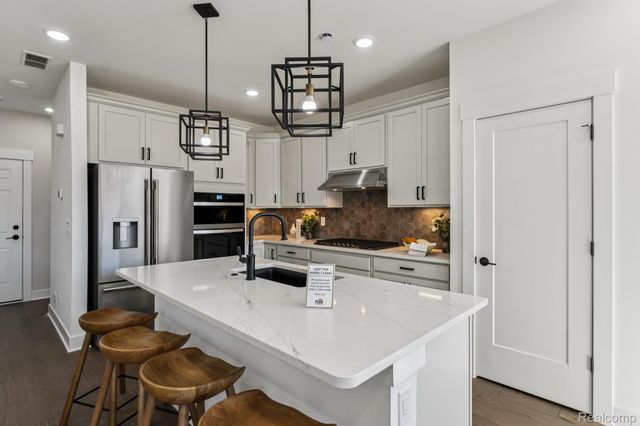 216 Lantana Drive, Brighton, MI 48116