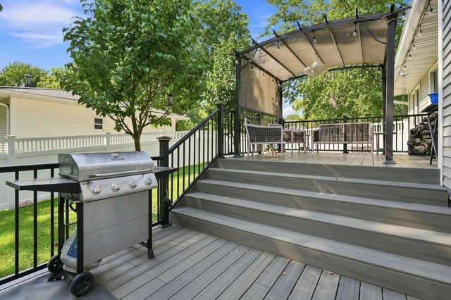 3734 Lorton Avenue, Davenport, IA 52807