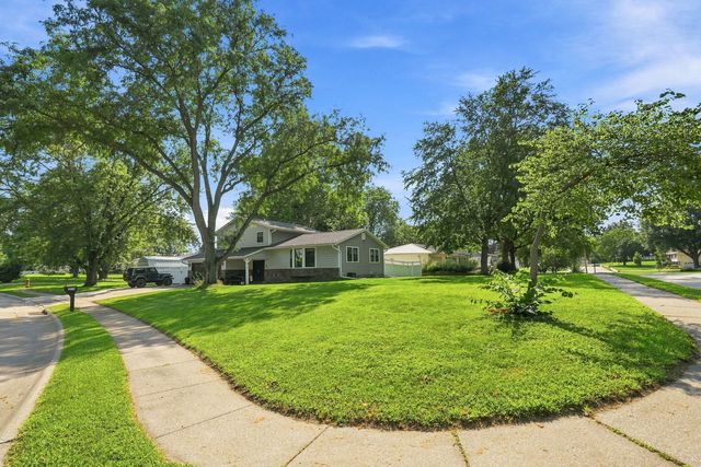 3734 Lorton Avenue, Davenport, IA 52807