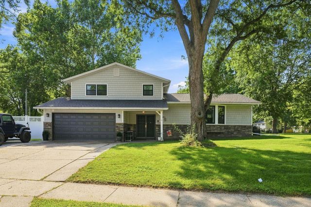 3734 Lorton Avenue, Davenport, IA 52807