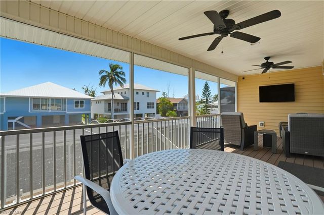 222 Flamingo ST, Fort Myers Beach, FL 33931