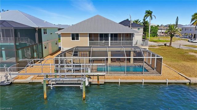 222 Flamingo ST, Fort Myers Beach, FL 33931