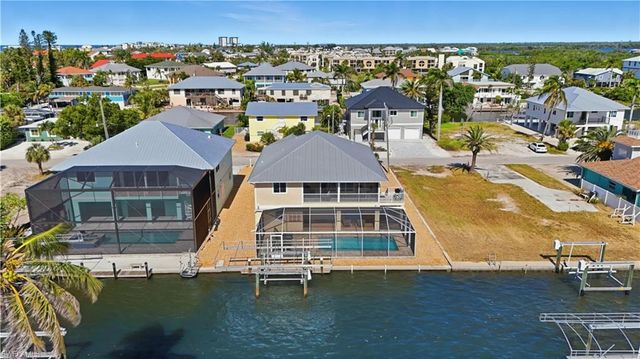 222 Flamingo ST, Fort Myers Beach, FL 33931
