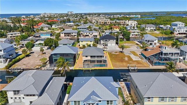 222 Flamingo ST, Fort Myers Beach, FL 33931
