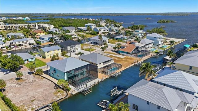 222 Flamingo ST, Fort Myers Beach, FL 33931